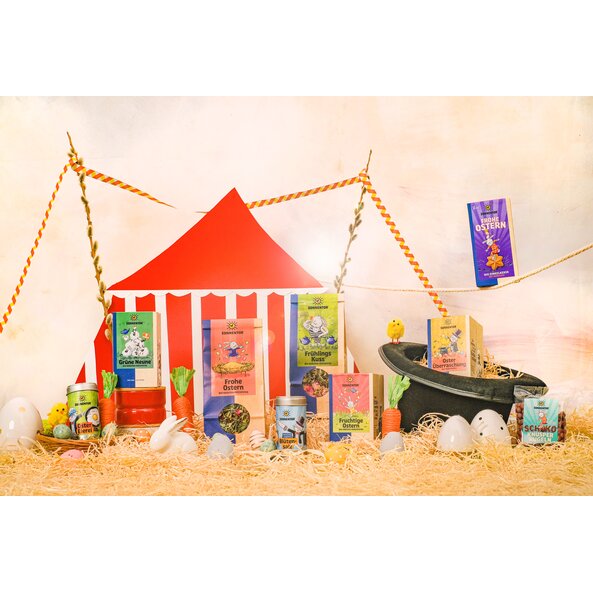 Photo with all Easter products surrounded by Easter decorations and a circus world.